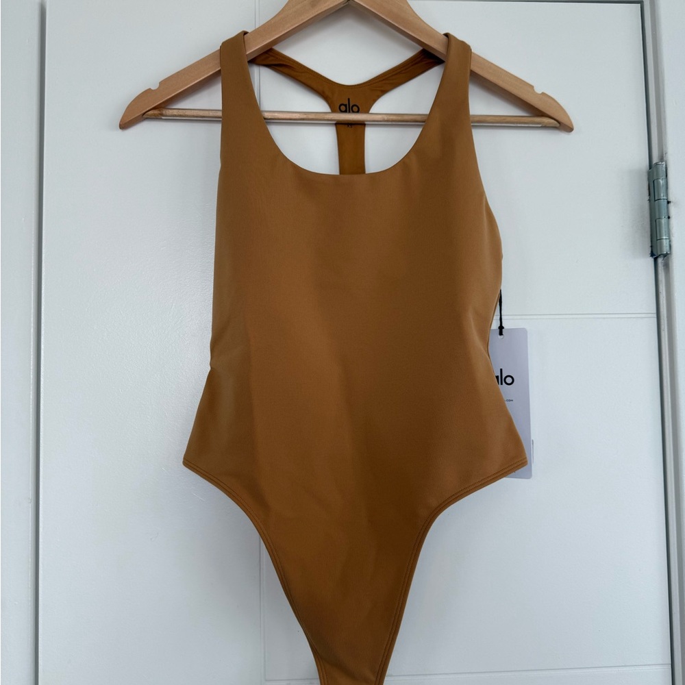 NWT Alo Sleek Back Bodysuit Size XS Toffee One Piece Yoga Caramel Brown Outfit!